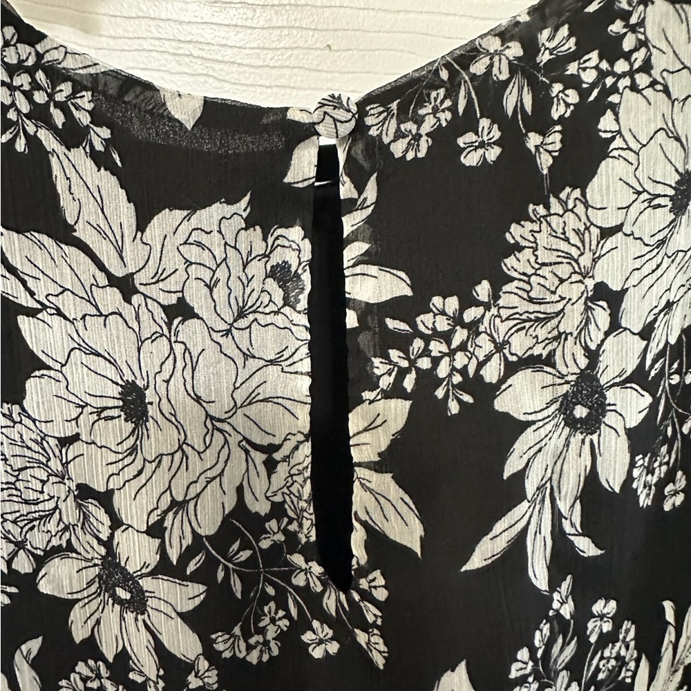 Vince Camuto sleeveless blouse - Picture 2 of 6